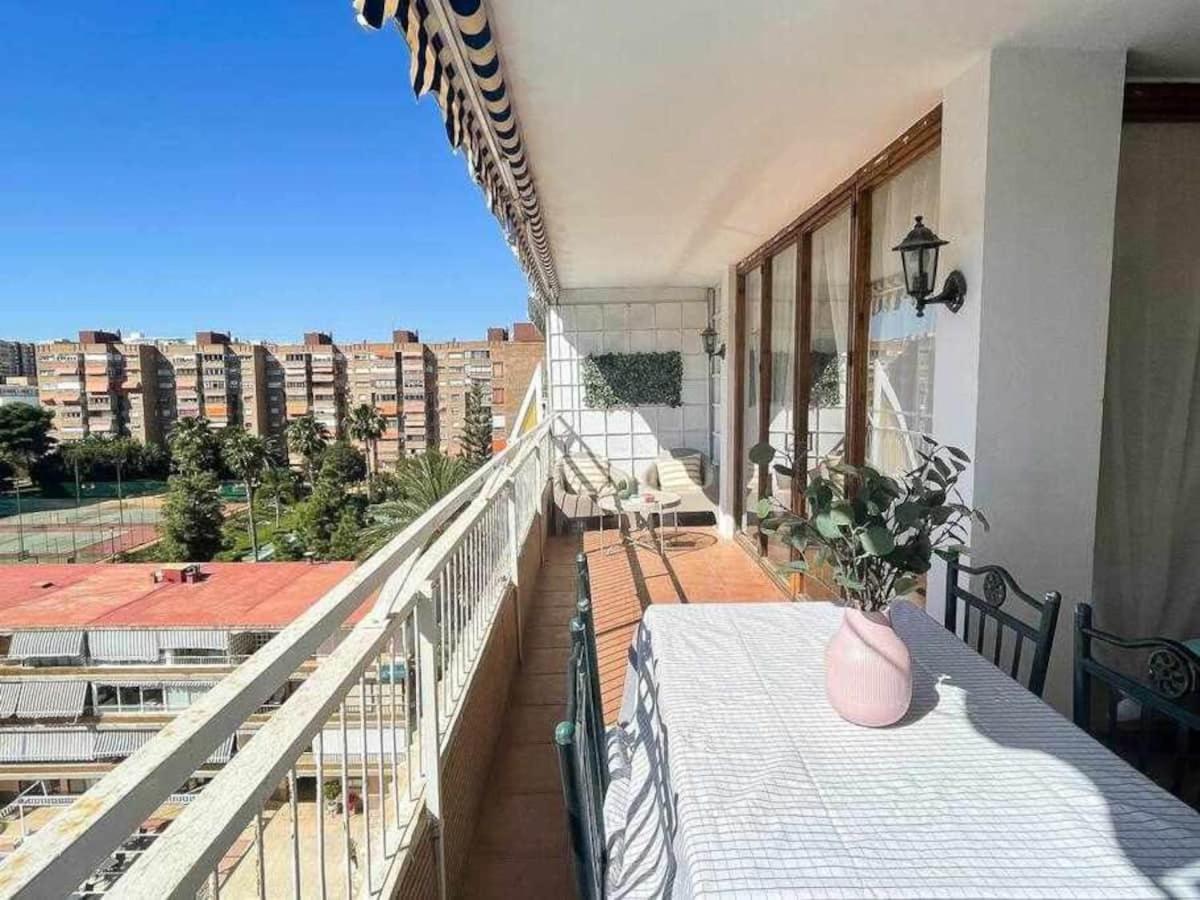 Muy Luminoso, Con Piscina Y A 5 Min De La Playa. Apartamento
