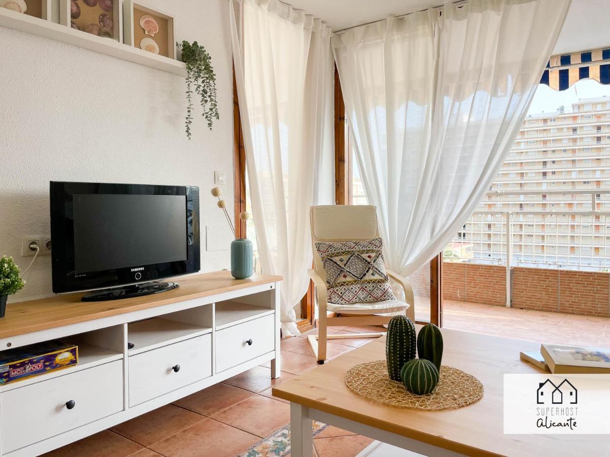 Muy Luminoso, Con Piscina Y A 5 Min De La Playa. Apartamento