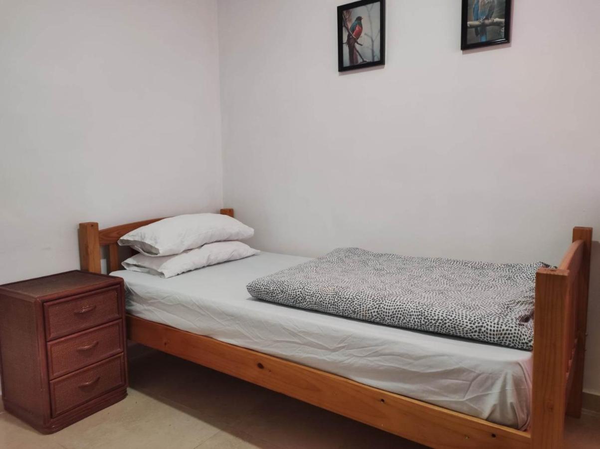 24d-1-комната в квартире для 1 человек Habitación en casa particular Alicante