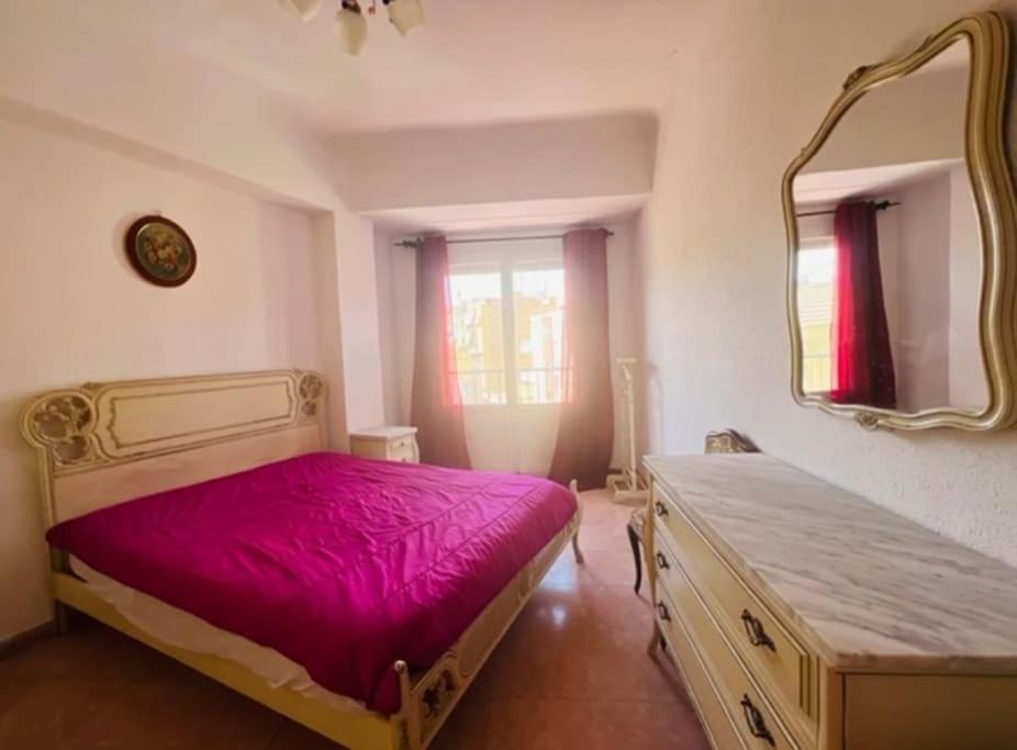 Private Bedroom With Balcony Near Centre * Alicante