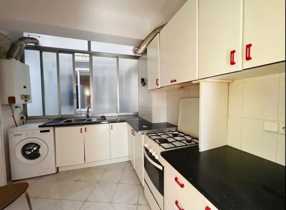 Private Bedroom With Balcony Near Centre Alicante