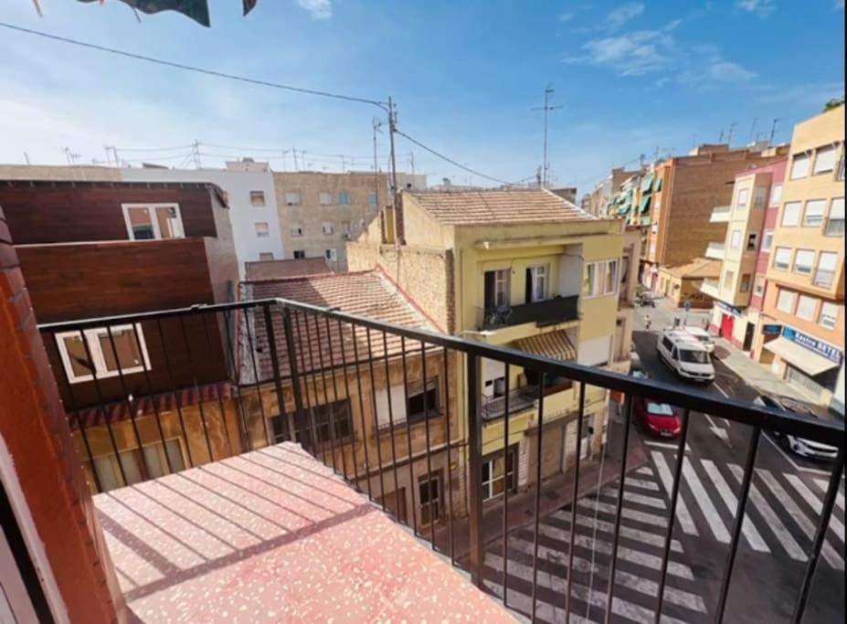 Private Bedroom With Balcony Near Centre