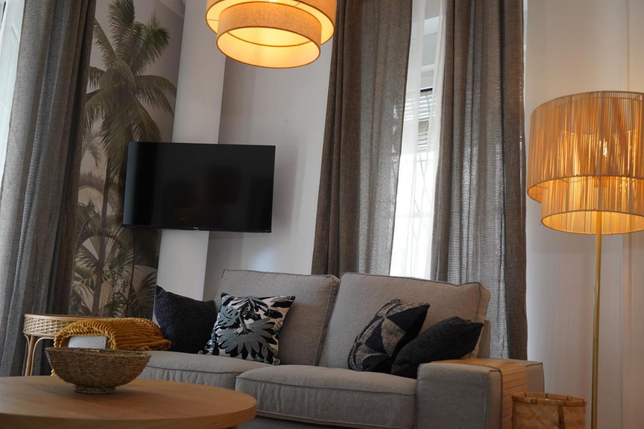 Apartamento Edificio Amarillo En El Barrio