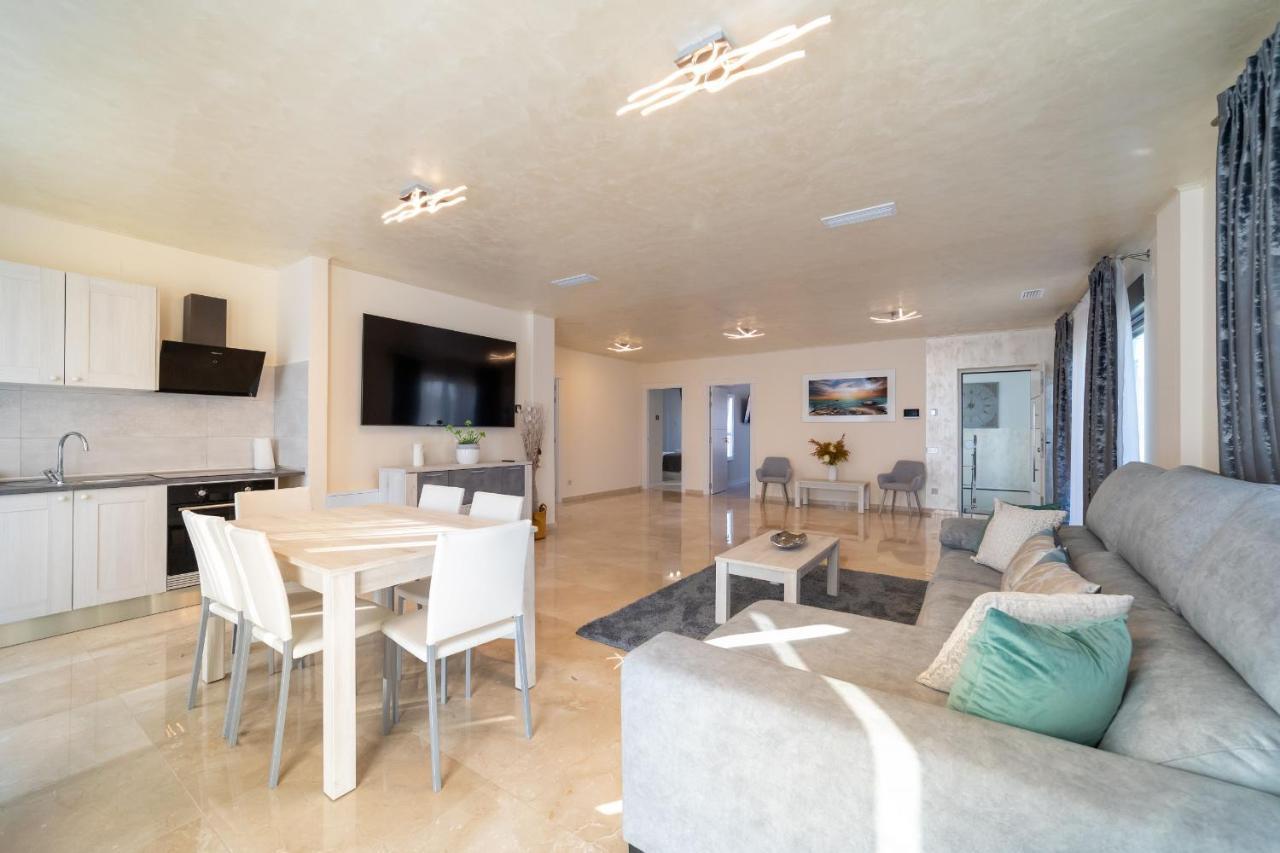 Exclusive City, Beach & Golf Villa
