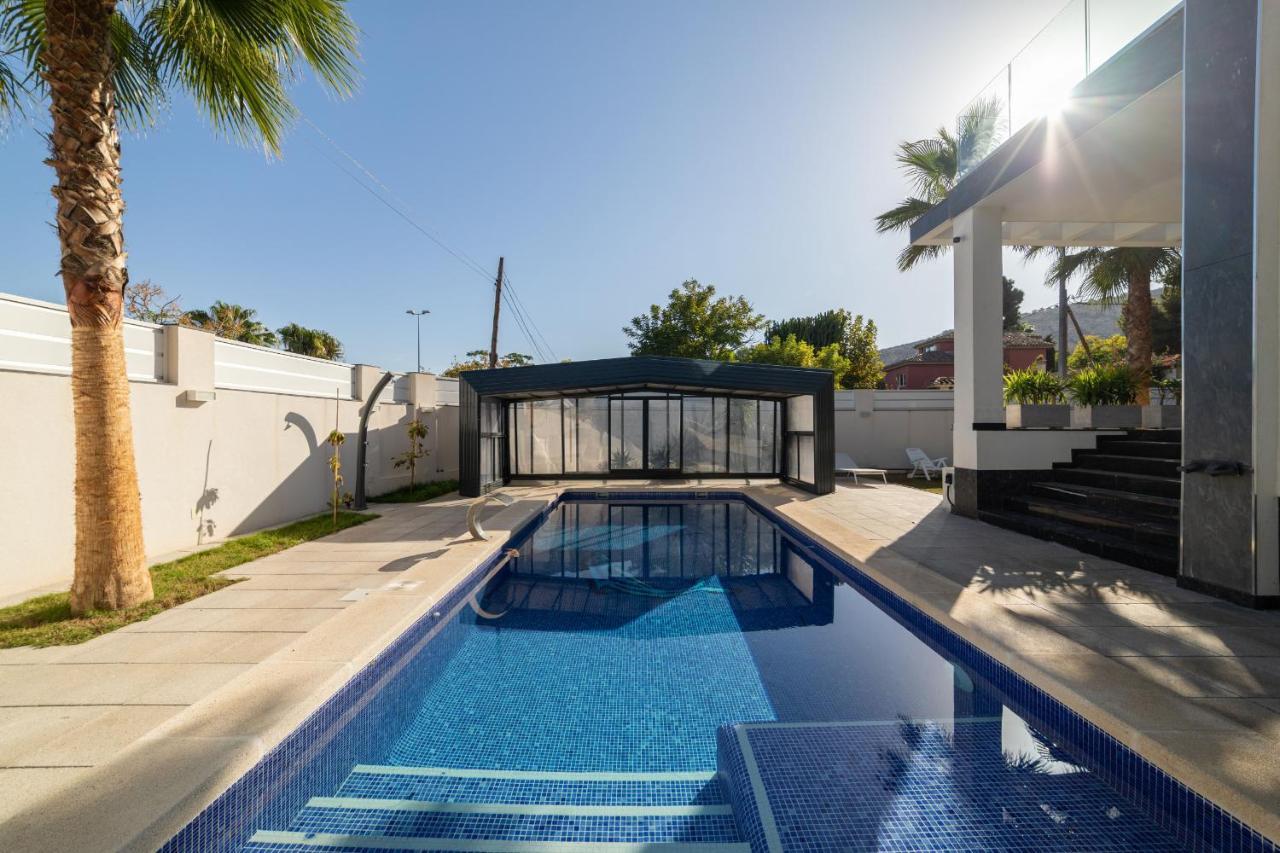 Exclusive City, Beach & Golf Villa