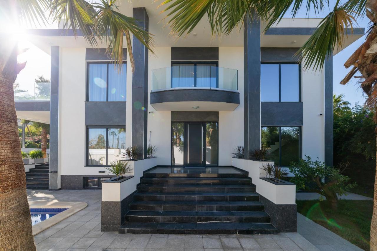 Exclusive City, Beach & Golf Villa *