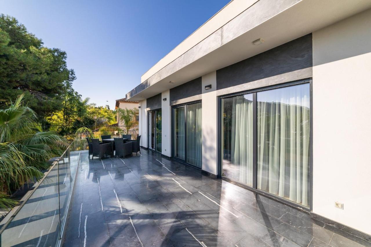 Exclusive City, Beach & Golf Villa