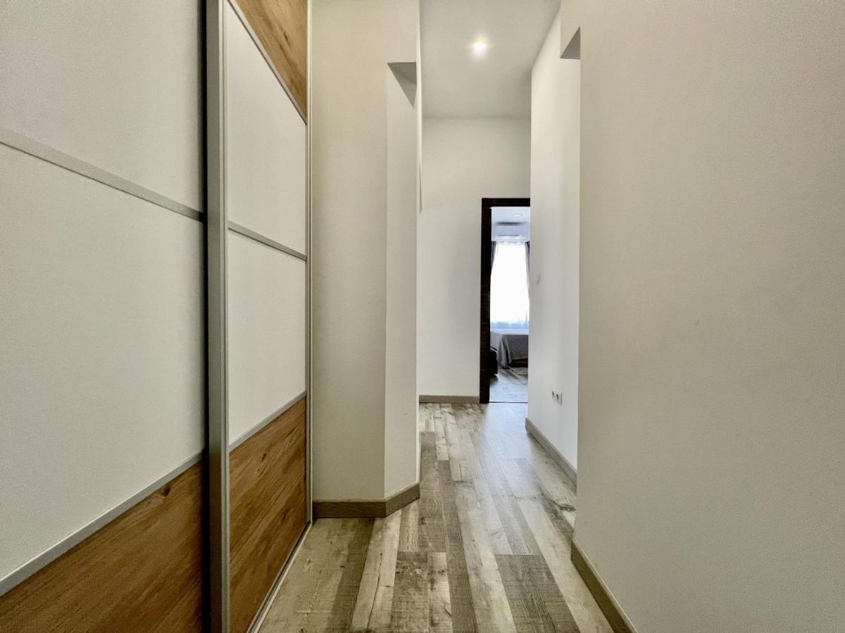 Plaza De Toros By United Renters Apartment