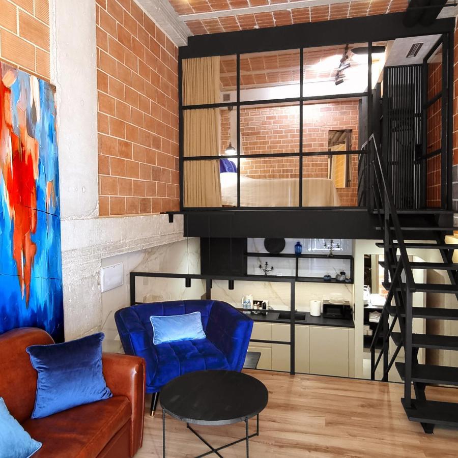 Two-level Catchy Loft & Castle Apartment *