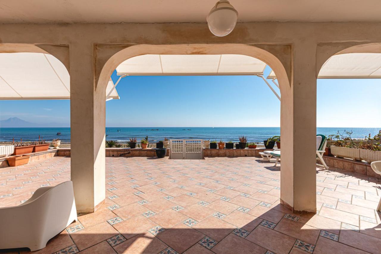 Beachfront Bliss: A Pie De Playa Сasa de vacaciones Alicante