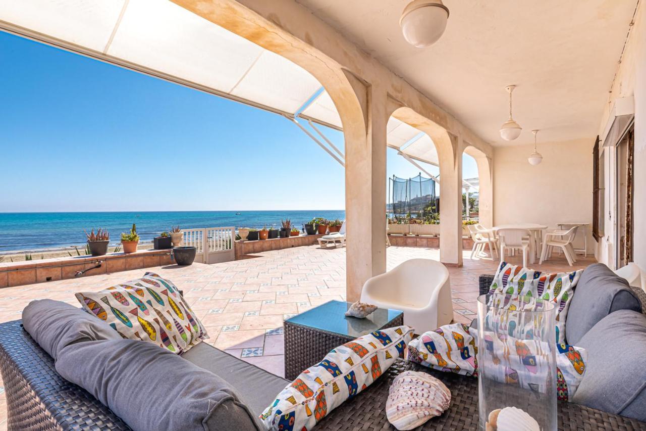 Beachfront Bliss: A Pie De Playa