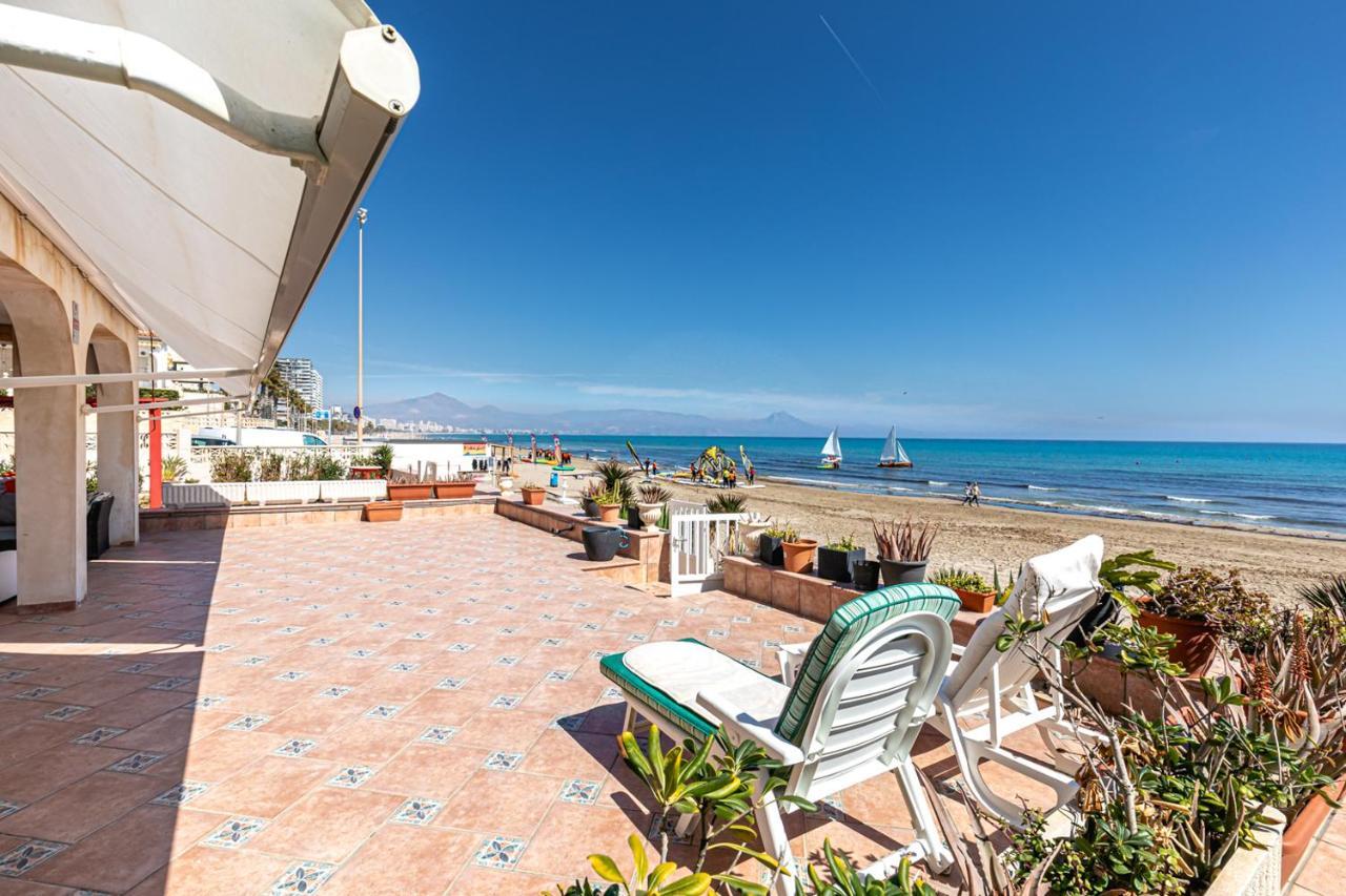 Beachfront Bliss: A Pie De Playa Сasa de vacaciones