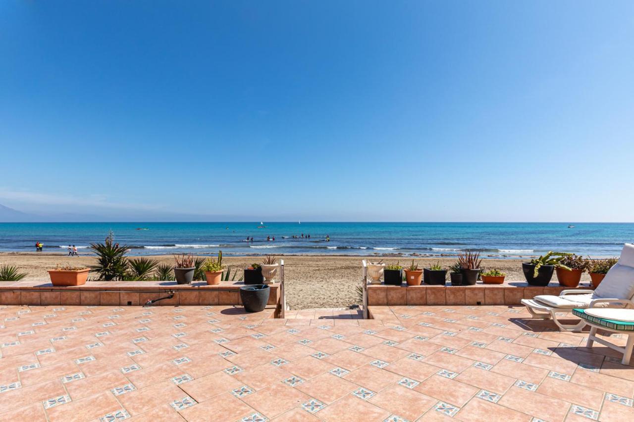 Beachfront Bliss: A Pie De Playa Casa de férias