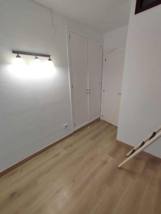 Apartamento Very Lightful Apartment. Incredible Sea Views. Big Terrace, Swimming Pool. Ac. Very Close To Center. *