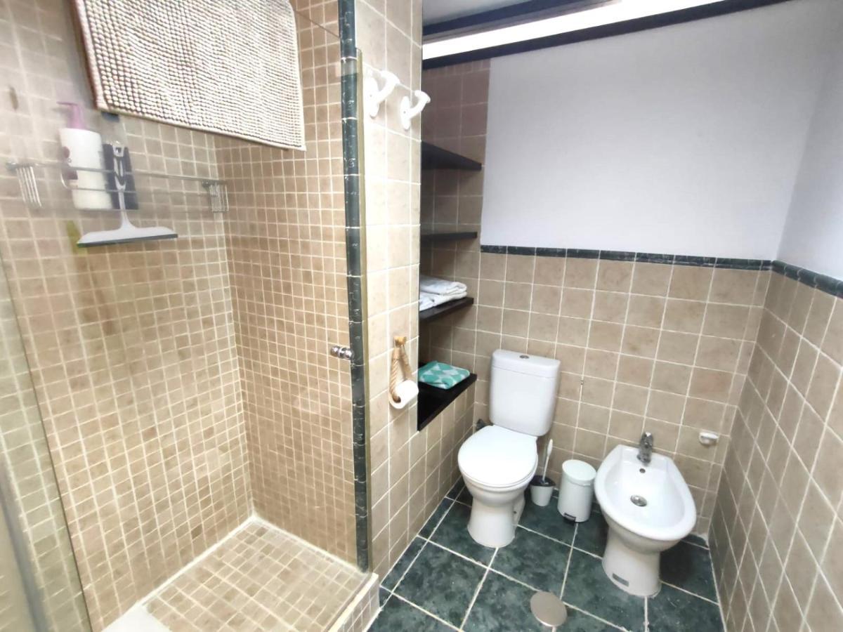 Apartamento Very Lightful Apartment. Incredible Sea Views. Big Terrace, Swimming Pool. Ac. Very Close To Center.