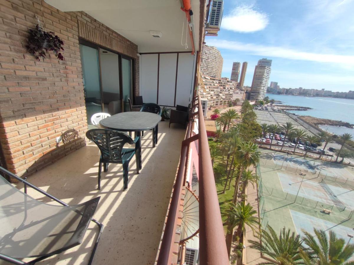 Apartamento Very Lightful Apartment. Incredible Sea Views. Big Terrace, Swimming Pool. Ac. Very Close To Center.
