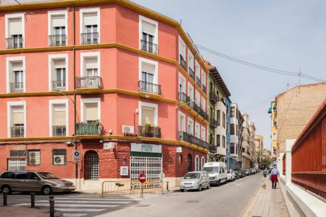 With Private Bathroom And Balcony Nearby The Mercado Central, Center And Beach