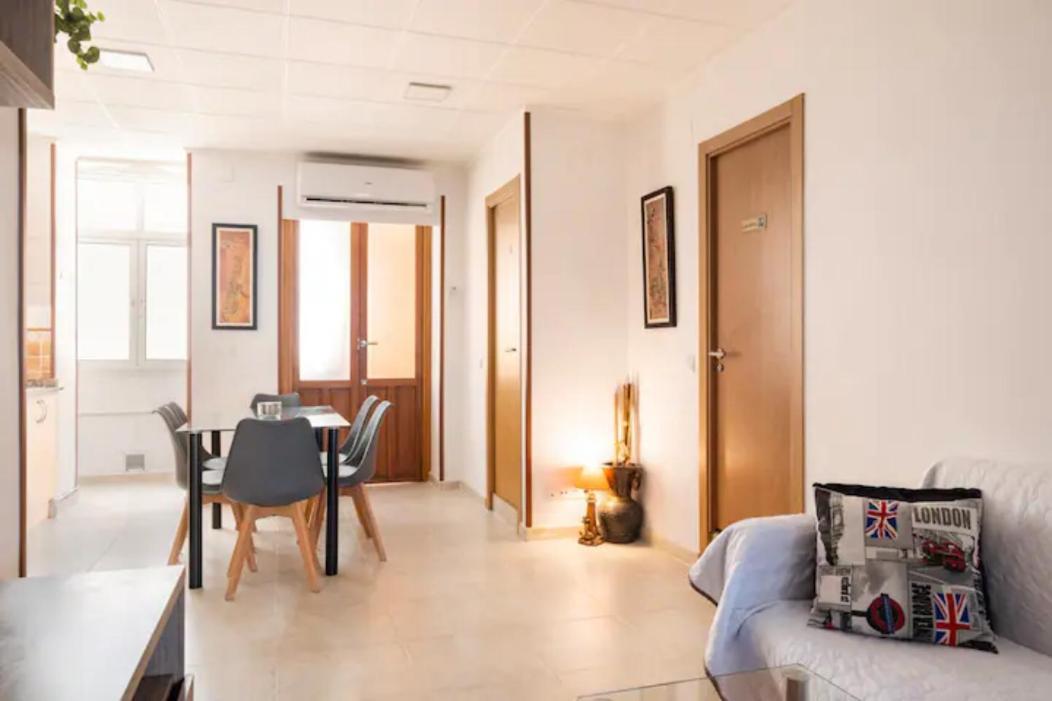 With Private Bathroom And Balcony Nearby The Mercado Central, Center And Beach Appartement