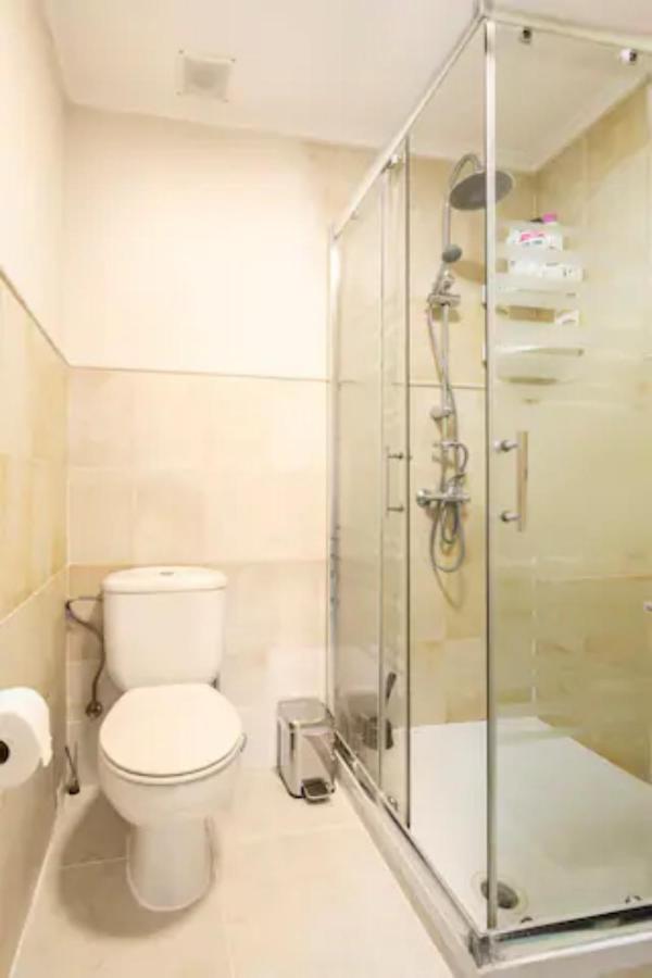 With Private Bathroom And Balcony Nearby The Mercado Central, Center And Beach Alicante