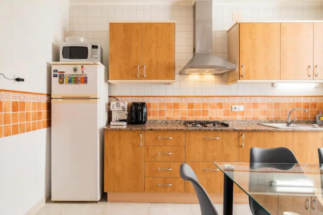 Appartement With Private Bathroom And Balcony Nearby The Mercado Central, Center And Beach