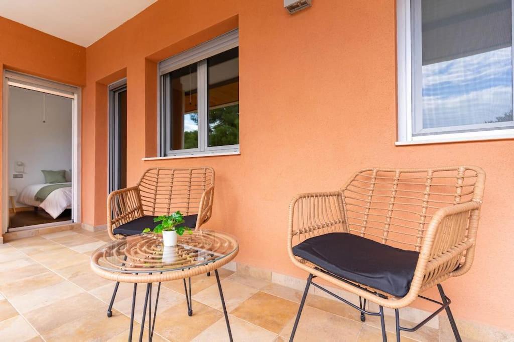 Acogedora En Con Piscina Y Barbacoa Alicante