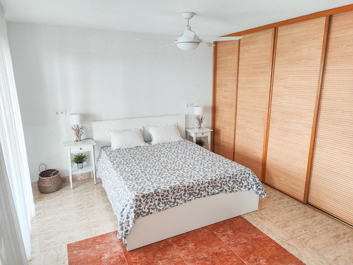 <1 Min Beach, Sea Views, Ac, Wifi, Pool, 3xtennis Apartment