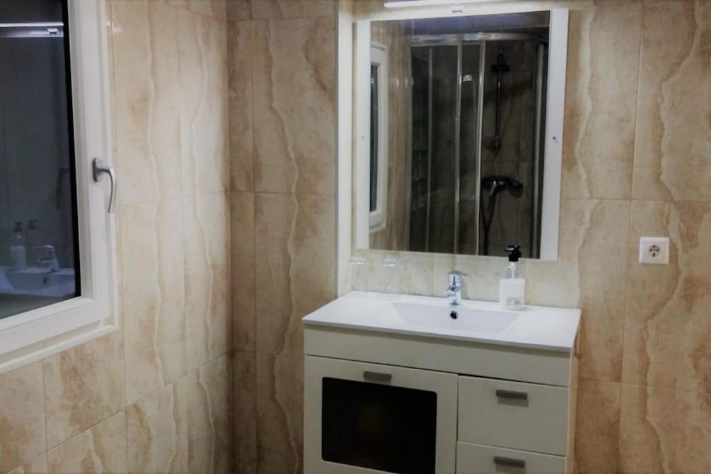 Modern Flat At Garbinet With Wifi Apartment