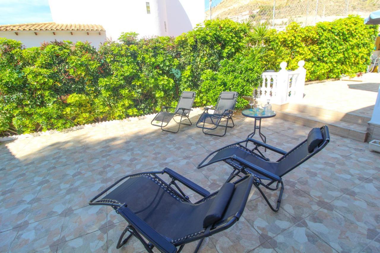 Beachside Villa: Mediterranean Retreat Near Huvilat *