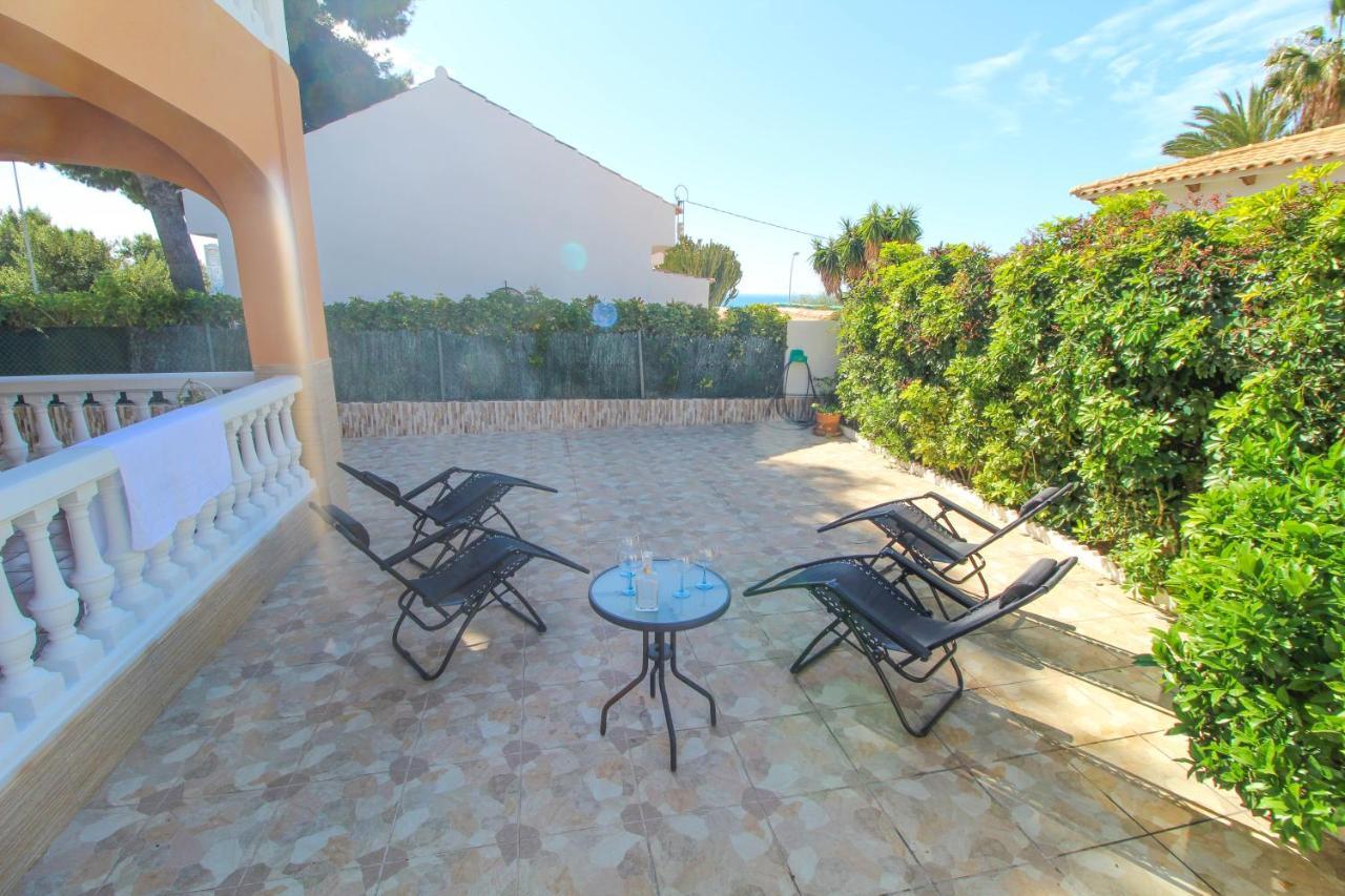 Beachside Villa: Mediterranean Retreat Near *