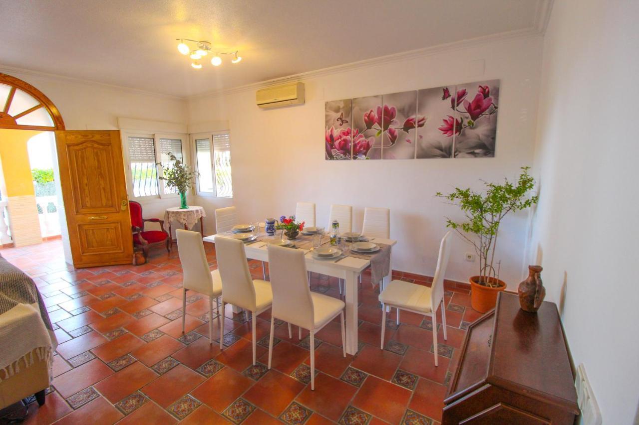 Huvilat Beachside Villa: Mediterranean Retreat Near *