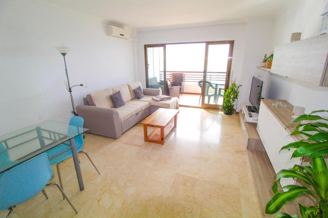 Seaside Serenity: Bright With Pool And Proximity