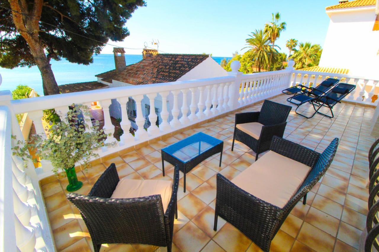 Beachside Villa: Mediterranean Retreat Near Huvilat Alicante