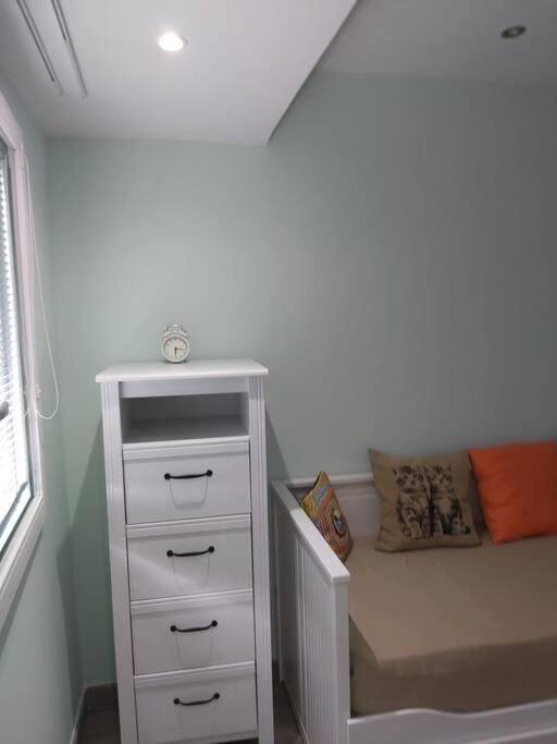 Modern Flat At Garbinet With Wifi Apartment *