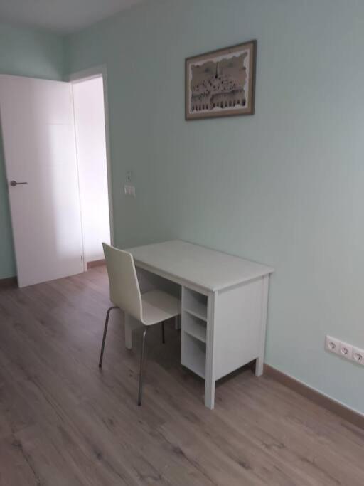 Modern Flat At Garbinet With Wifi Apartment