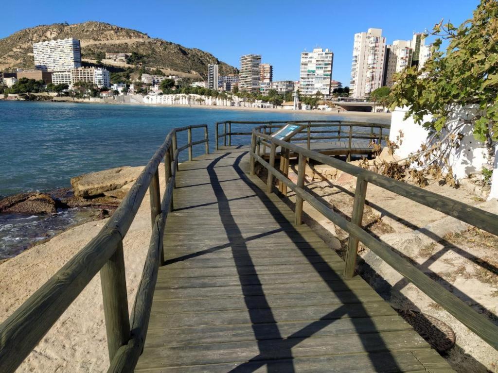 Seaside Serenity: Bright With Pool And Proximity Alicante