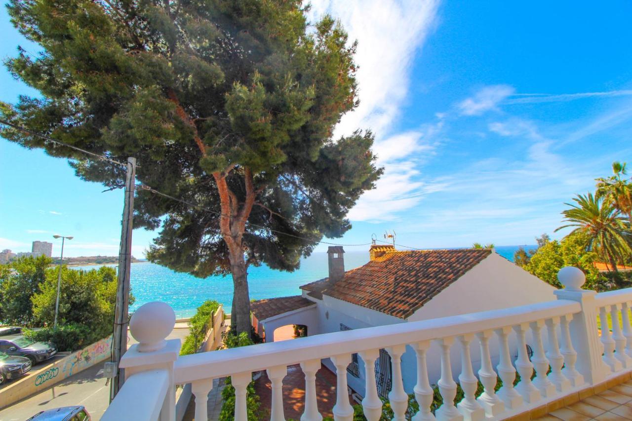 Huvilat Beachside Villa: Mediterranean Retreat Near *