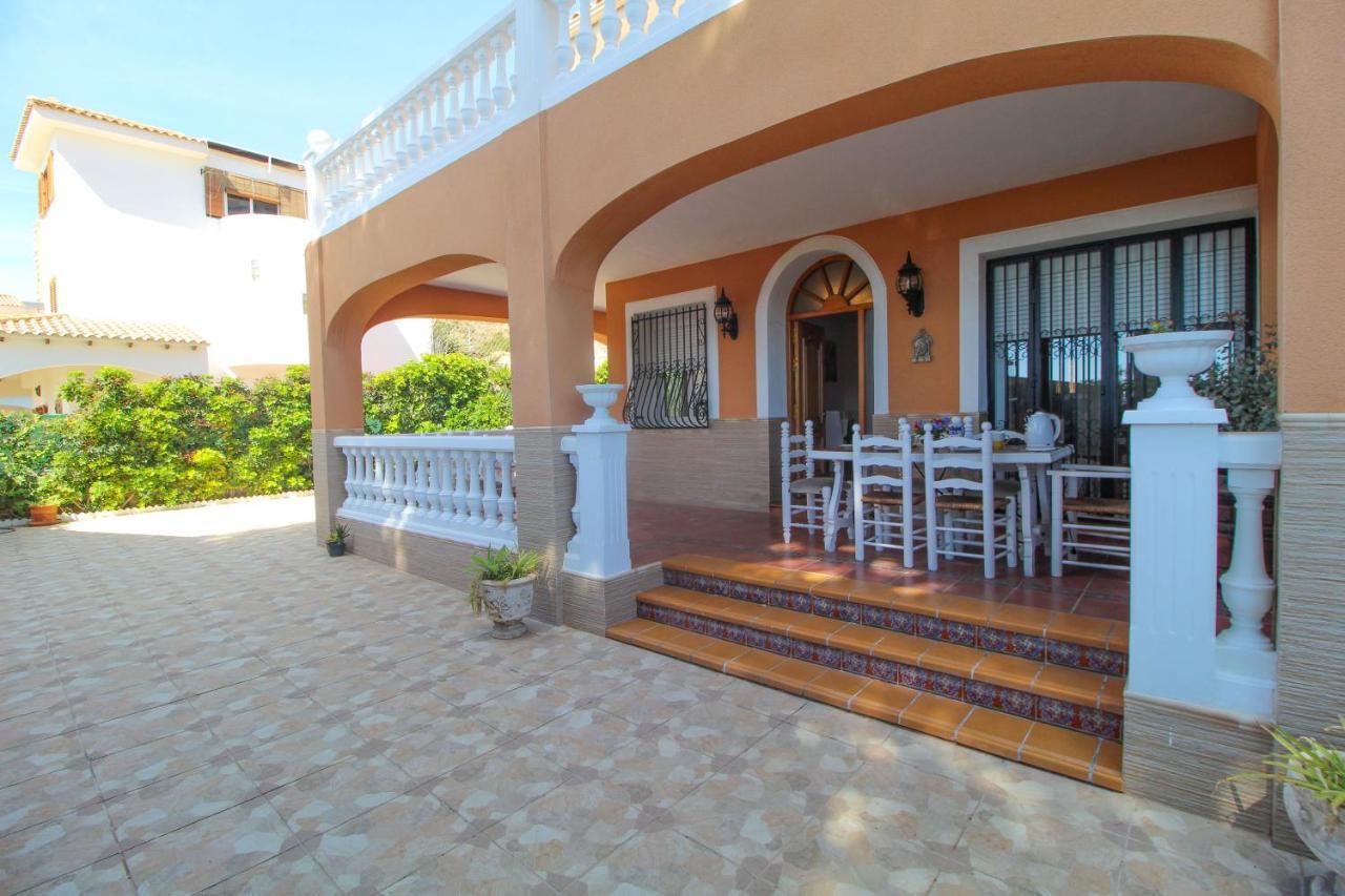Huvilat Beachside Villa: Mediterranean Retreat Near *