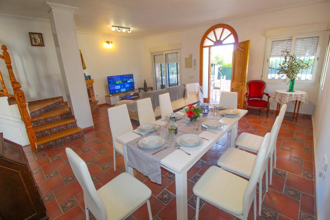 Huvilat Beachside Villa: Mediterranean Retreat Near *