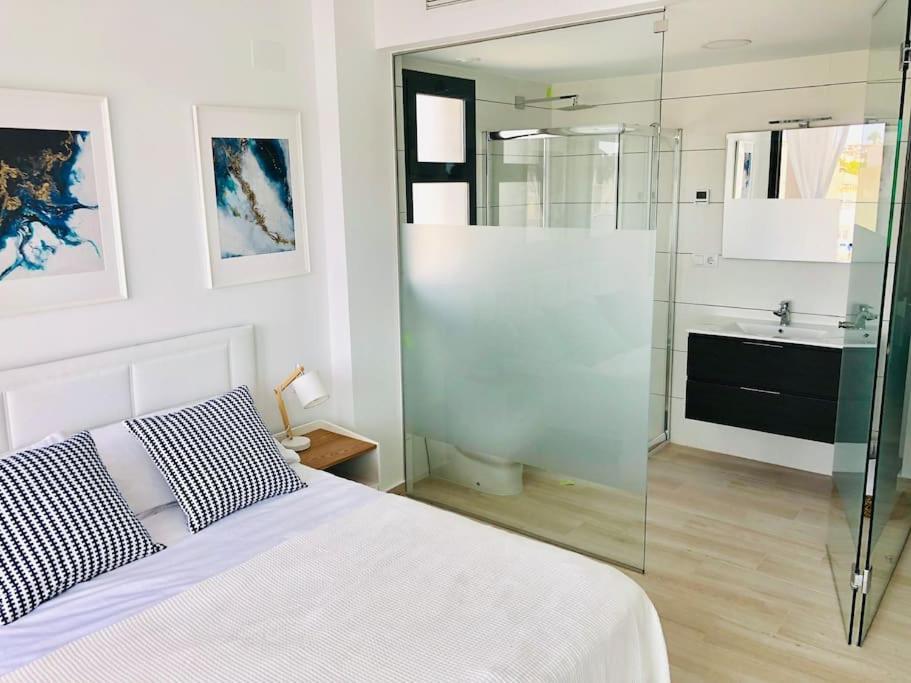 Villamartin Spacious Modern Flat -3 Pools Jacuzzi Tennis Golf