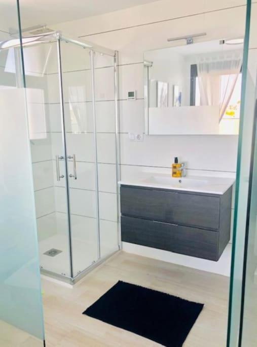 Villamartin Spacious Modern Flat -3 Pools Jacuzzi Tennis Golf Alicante
