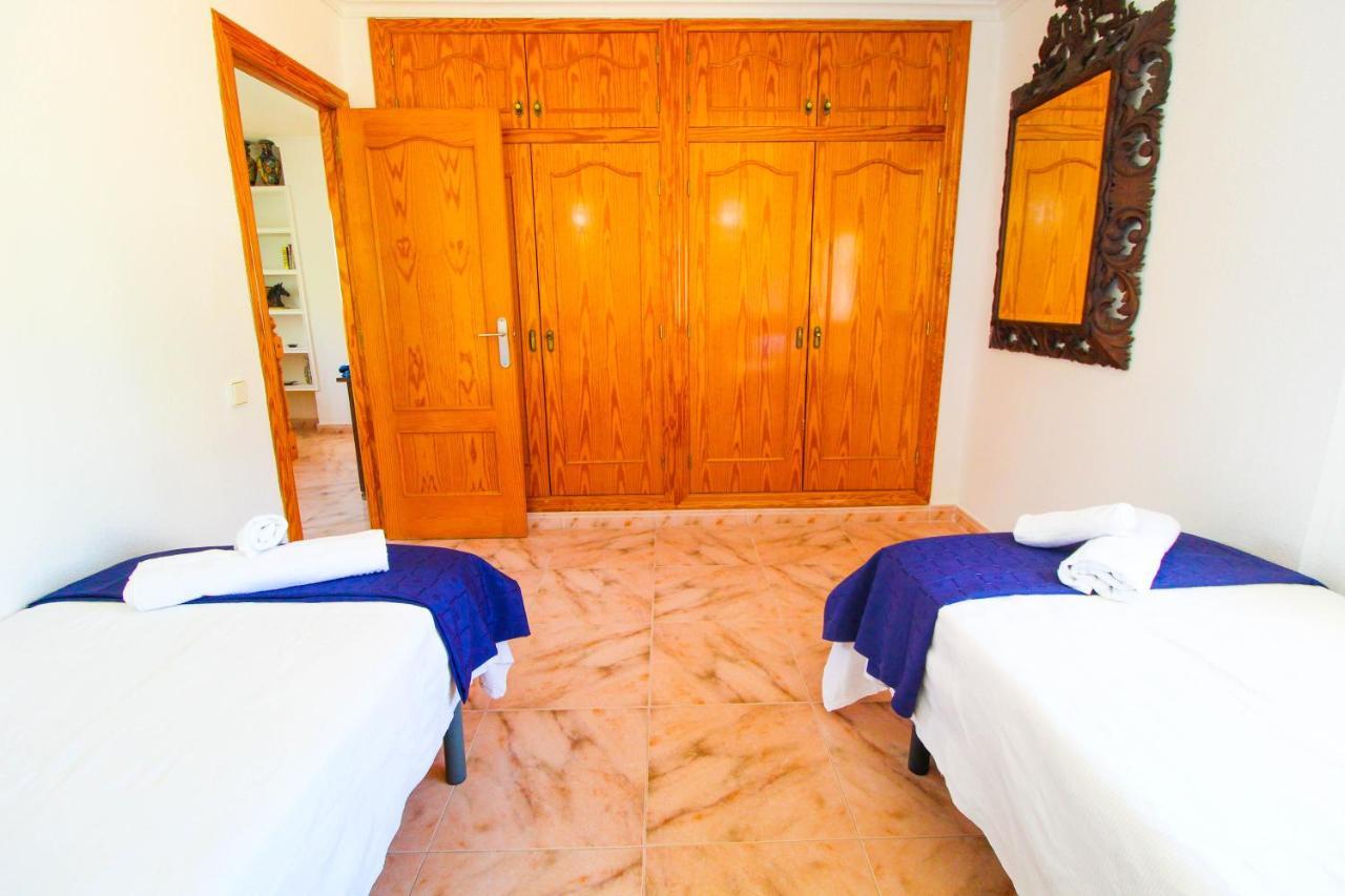 Beachside Villa: Mediterranean Retreat Near Alicante