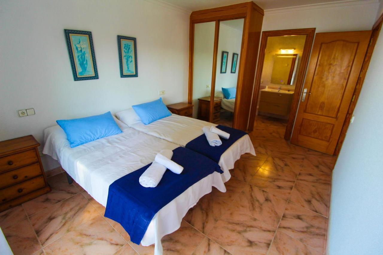 Beachside Villa: Mediterranean Retreat Near *