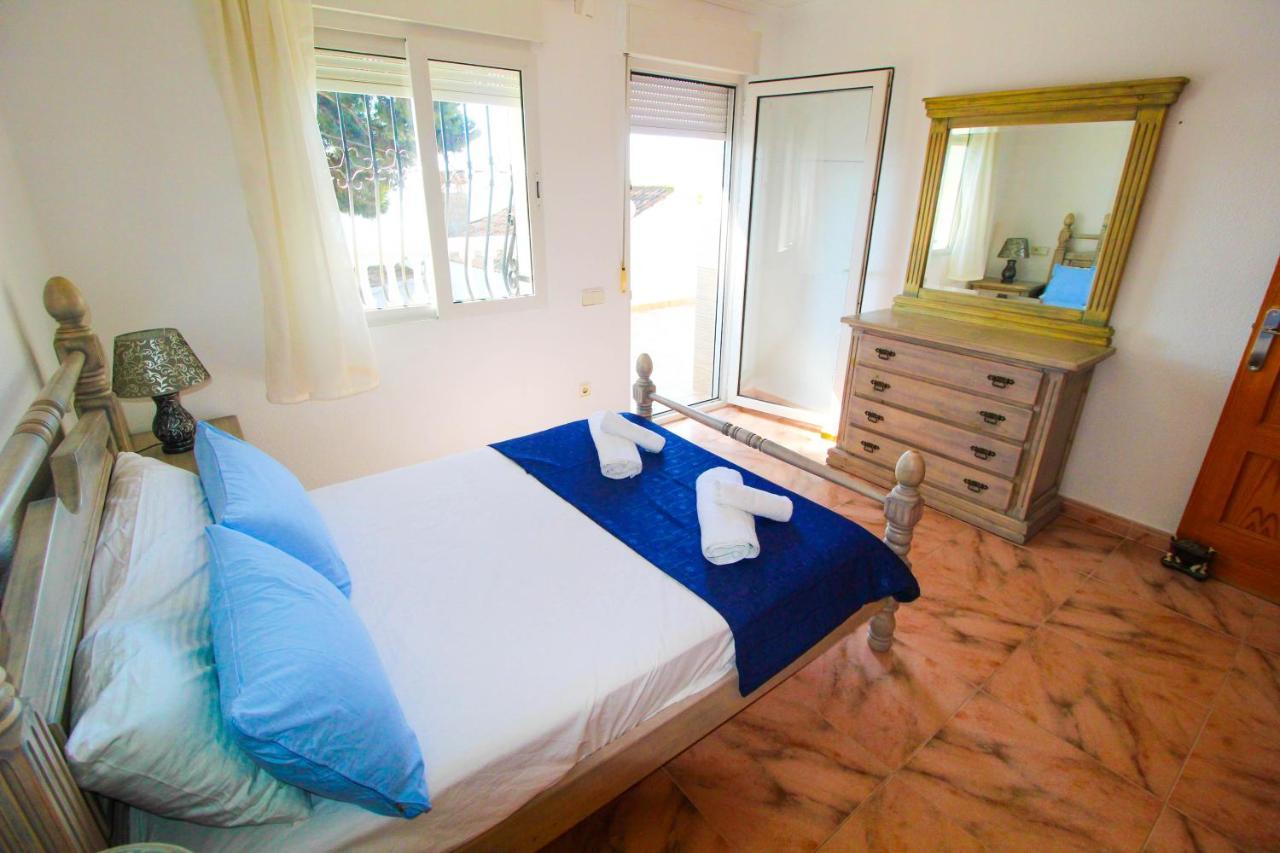 Beachside Villa: Mediterranean Retreat Near Huvilat