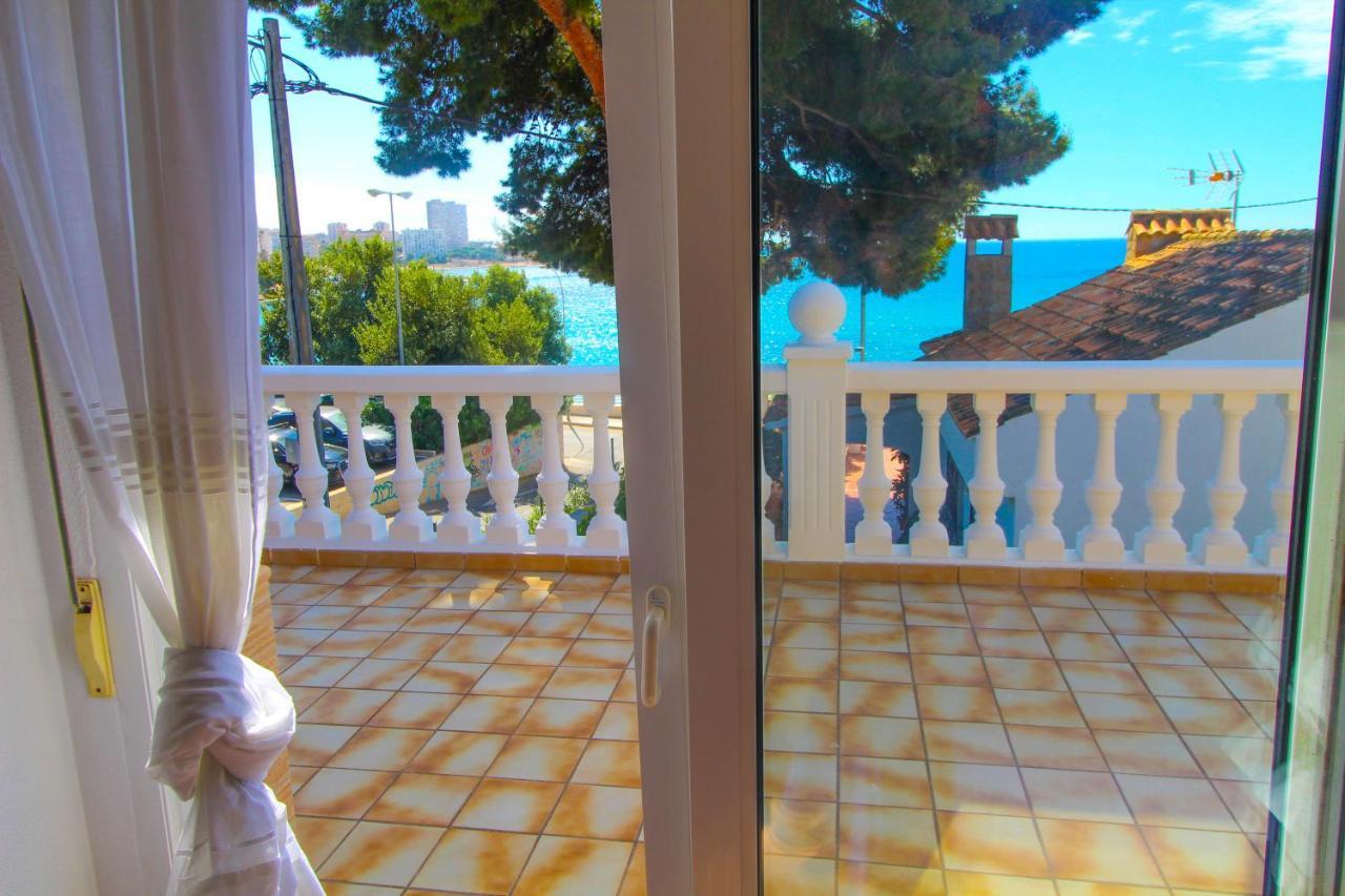 Beachside Villa: Mediterranean Retreat Near * Alicante