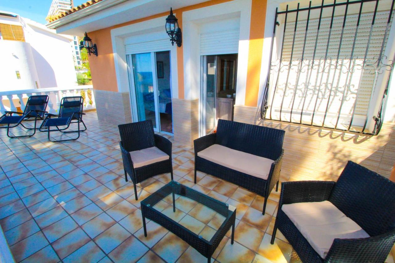Beachside Villa: Mediterranean Retreat Near * Alicante