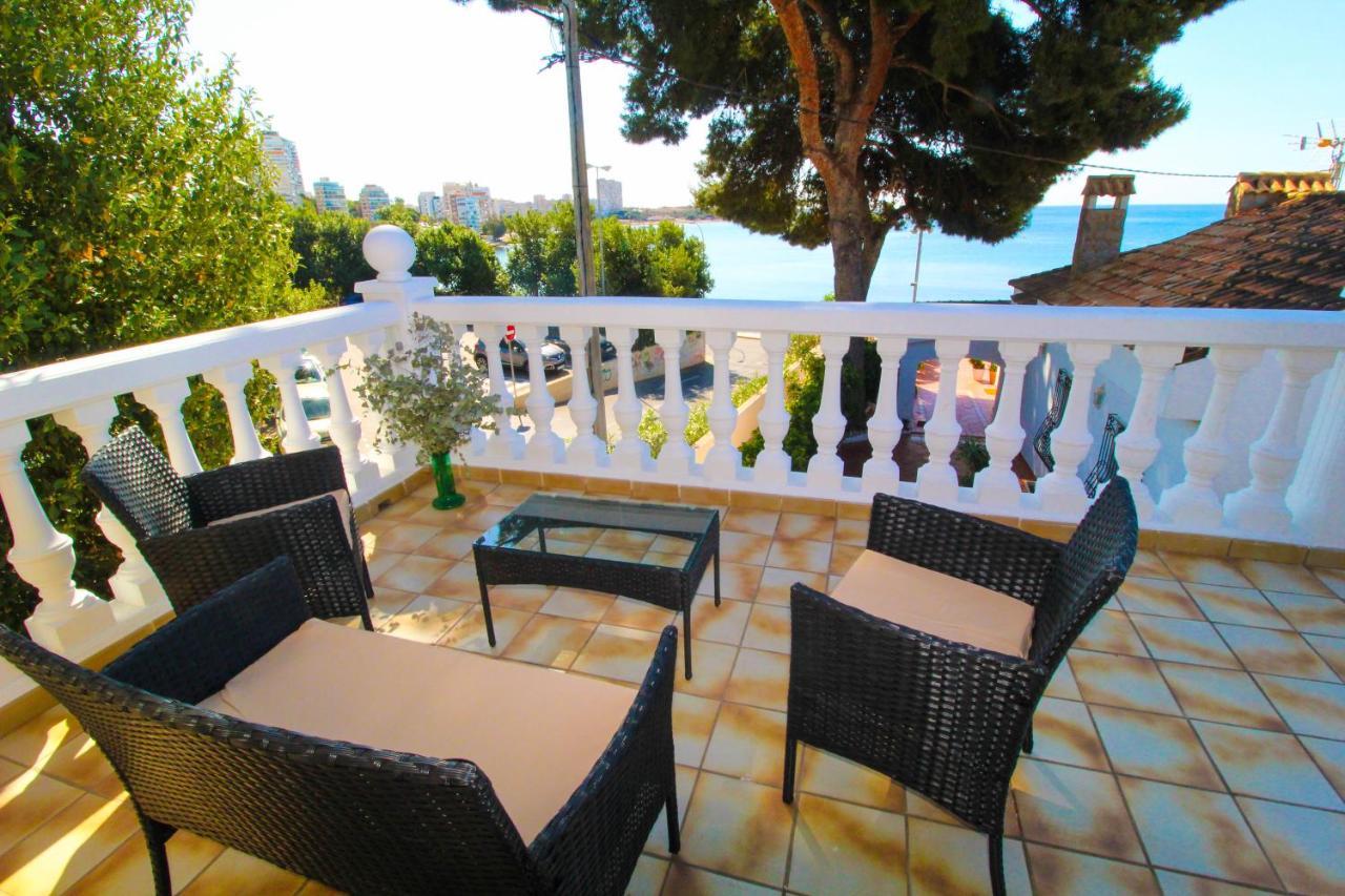 Beachside Villa: Mediterranean Retreat Near Alicante