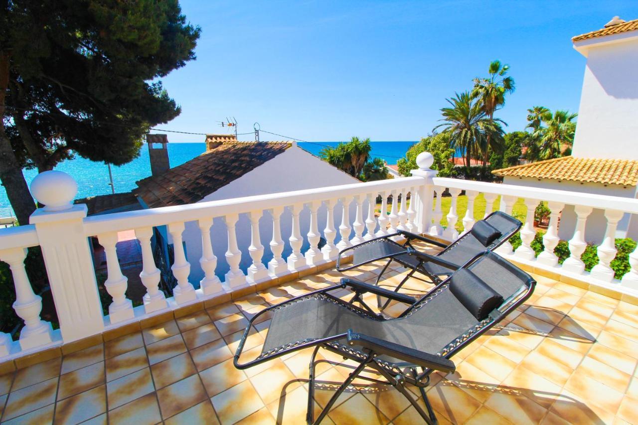Beachside Villa: Mediterranean Retreat Near *