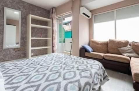 Hospedagem domiciliar 38 - Habitacion En Piso Alicante