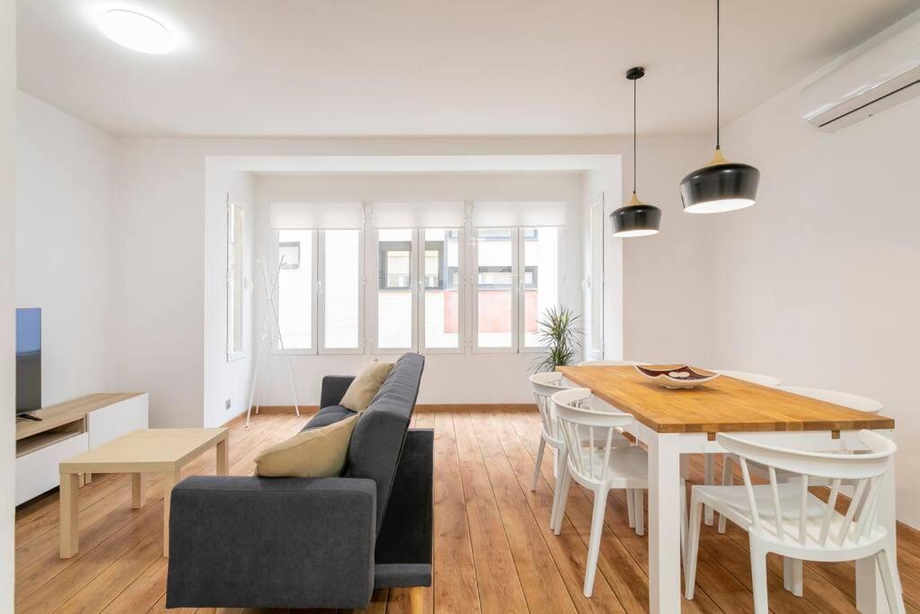 Cozy Center Apartment *