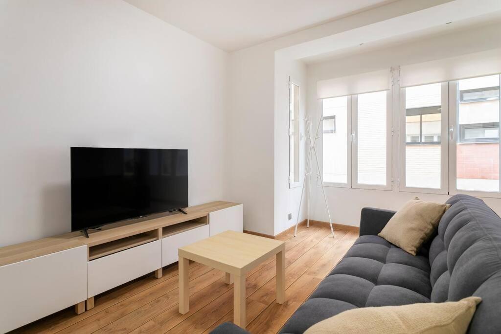 Cozy Center Apartment *